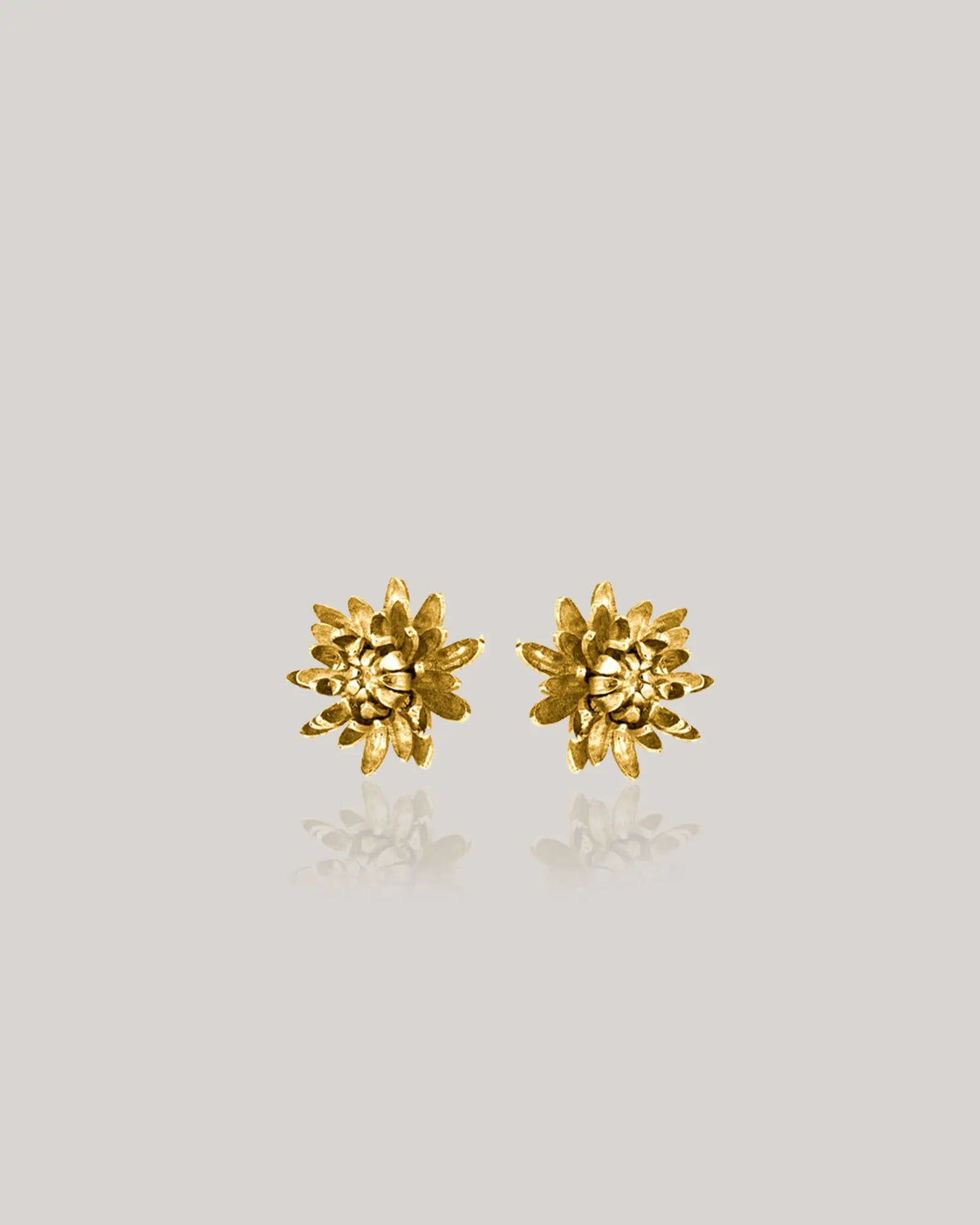 Dahlia studs